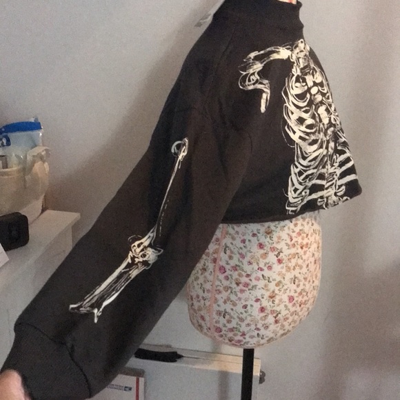 H&M 🆕NWT* SKELETON CROP MOCK NECK SKELETON LIGHT SWEATSHIRT size SMALL - Picture 3 of 9
